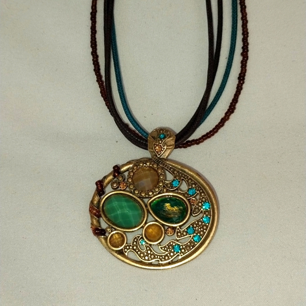Olive green/amber rhinestones necklace